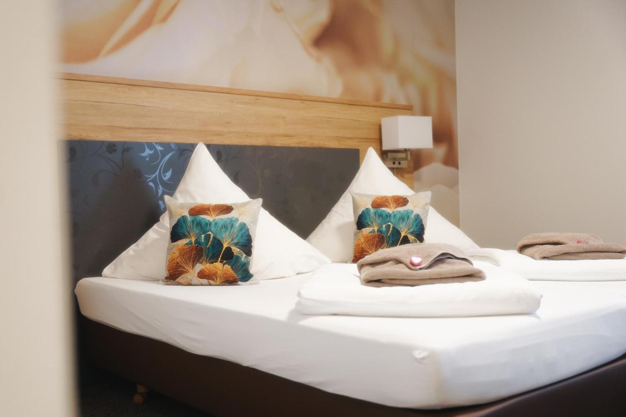 Outlet Hotel Метцинген Экстерьер фото