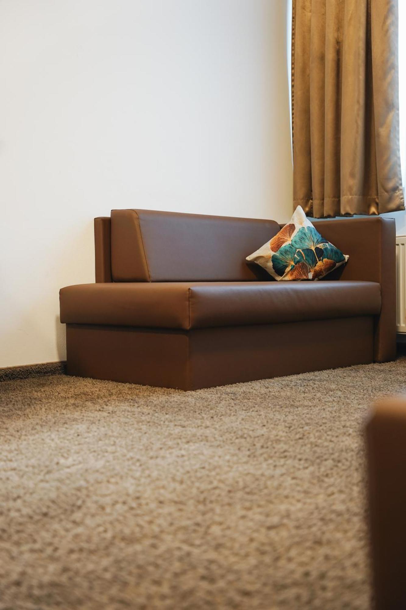 Outlet Hotel Метцинген Экстерьер фото