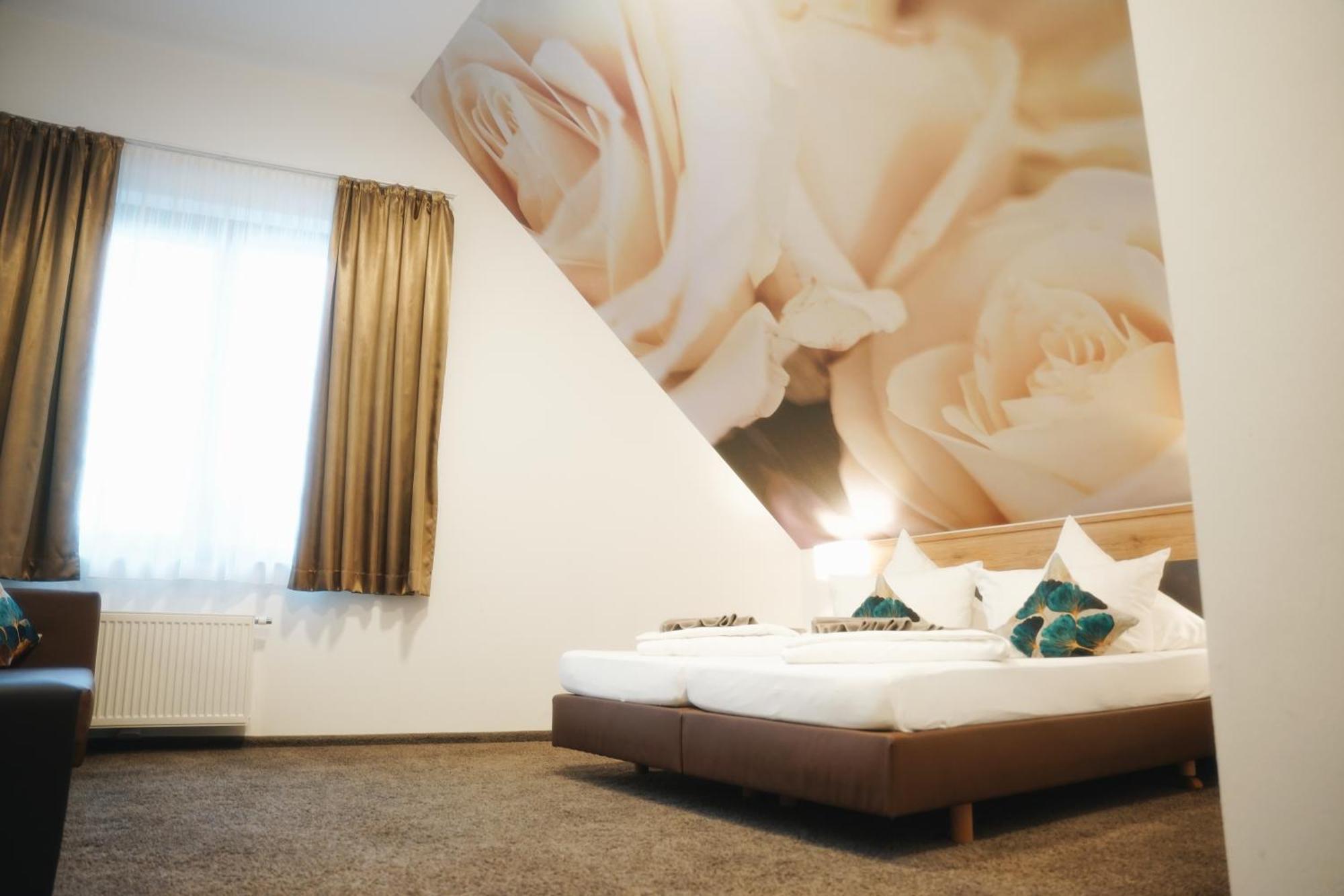Outlet Hotel Метцинген Экстерьер фото