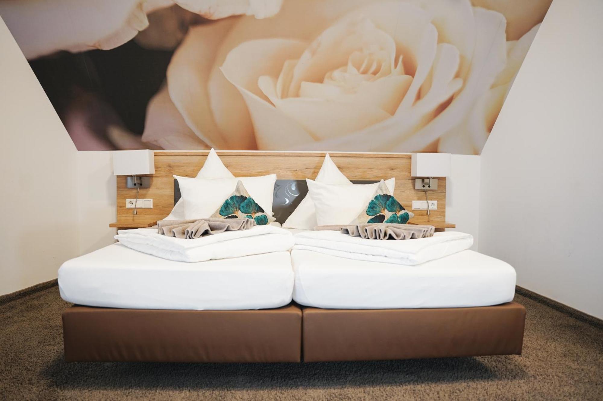 Outlet Hotel Метцинген Экстерьер фото