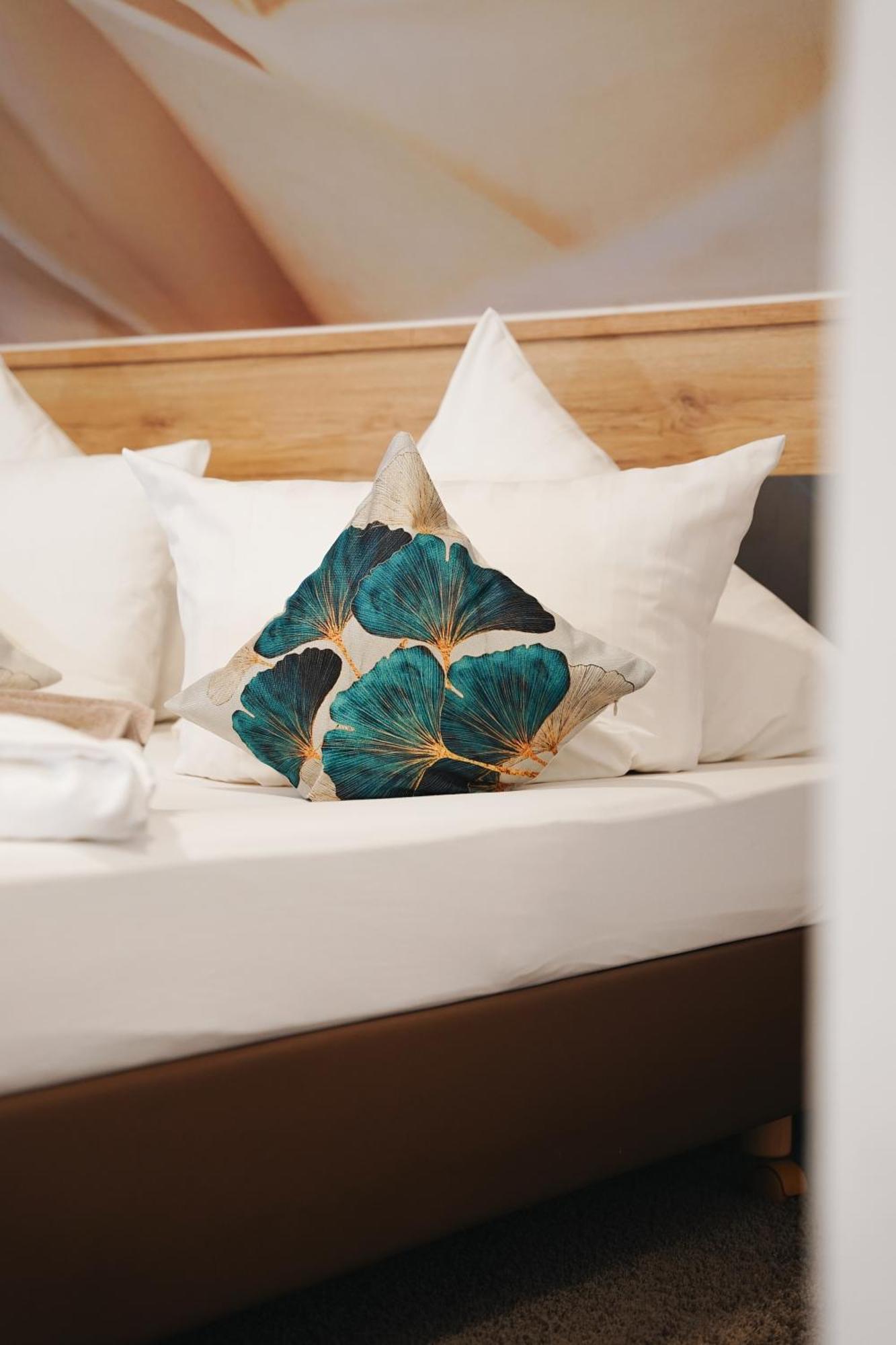 Outlet Hotel Метцинген Экстерьер фото