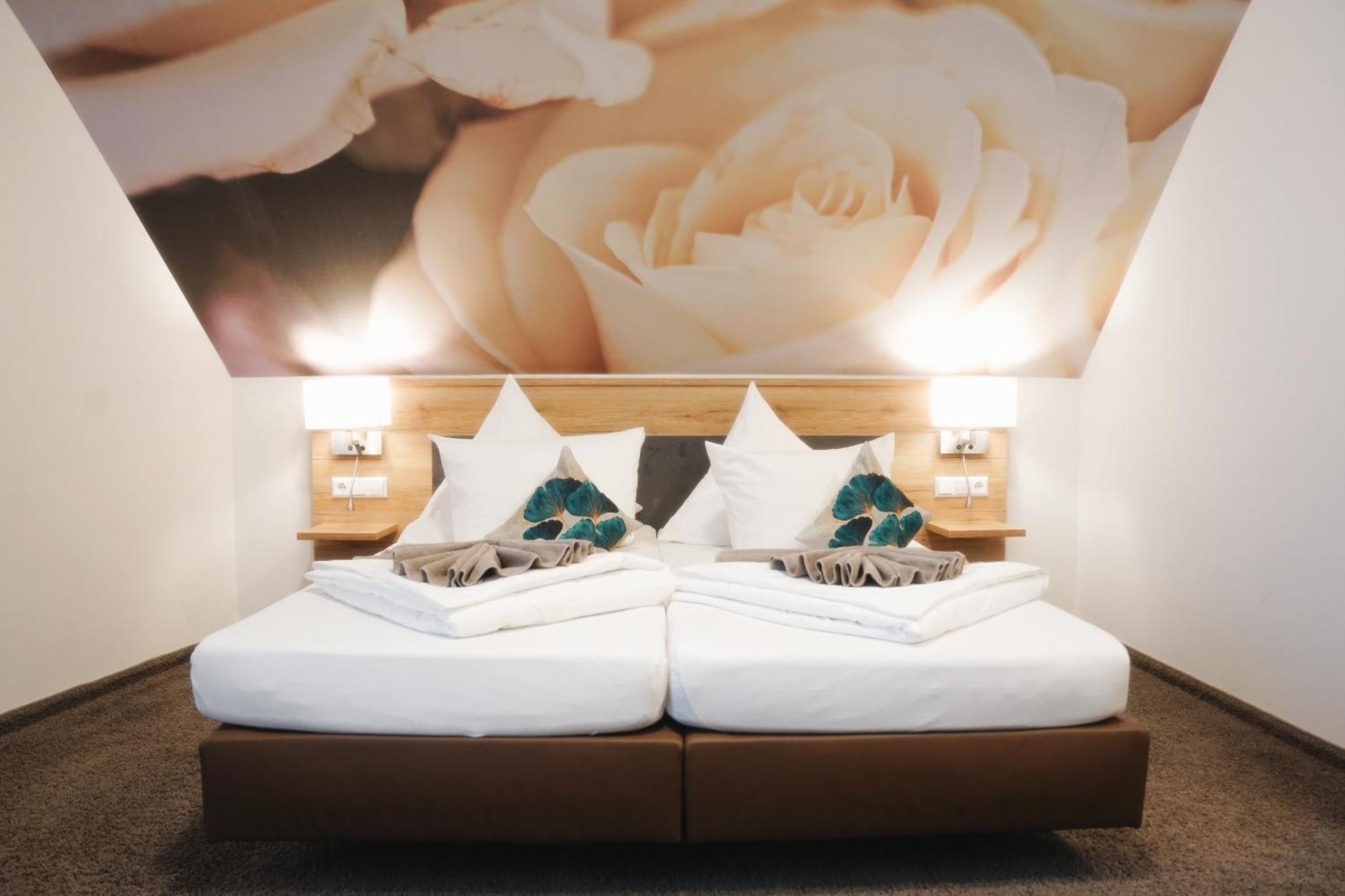 Outlet Hotel Метцинген Экстерьер фото