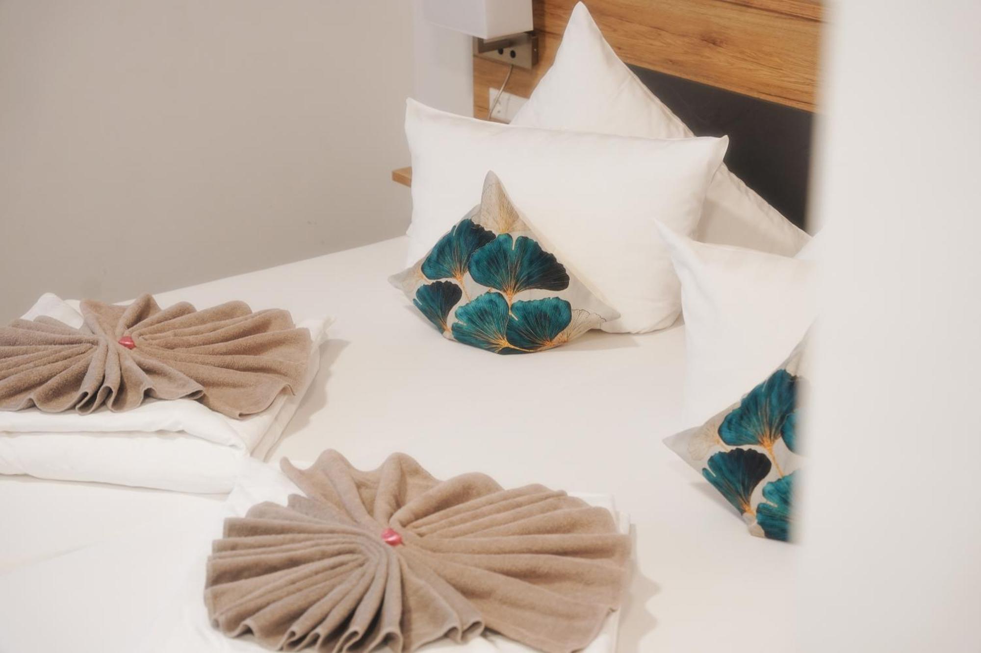 Outlet Hotel Метцинген Экстерьер фото