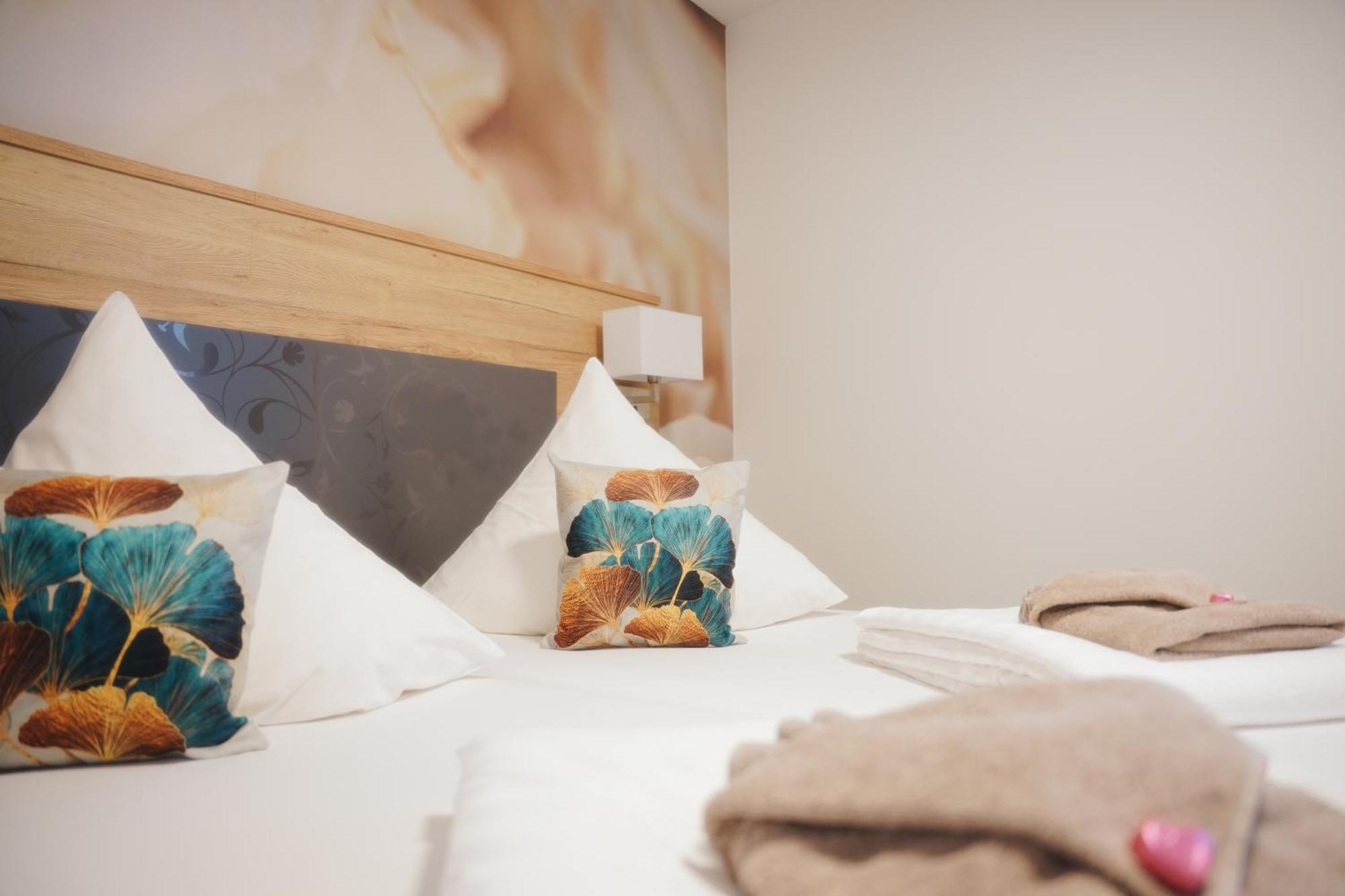 Outlet Hotel Метцинген Экстерьер фото