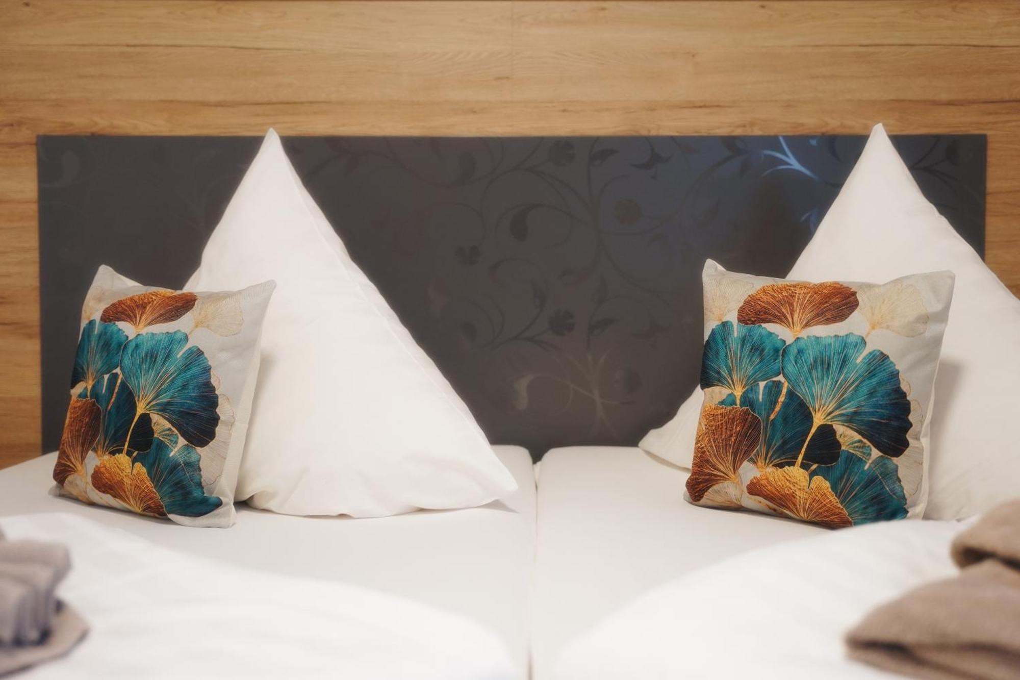 Outlet Hotel Метцинген Экстерьер фото