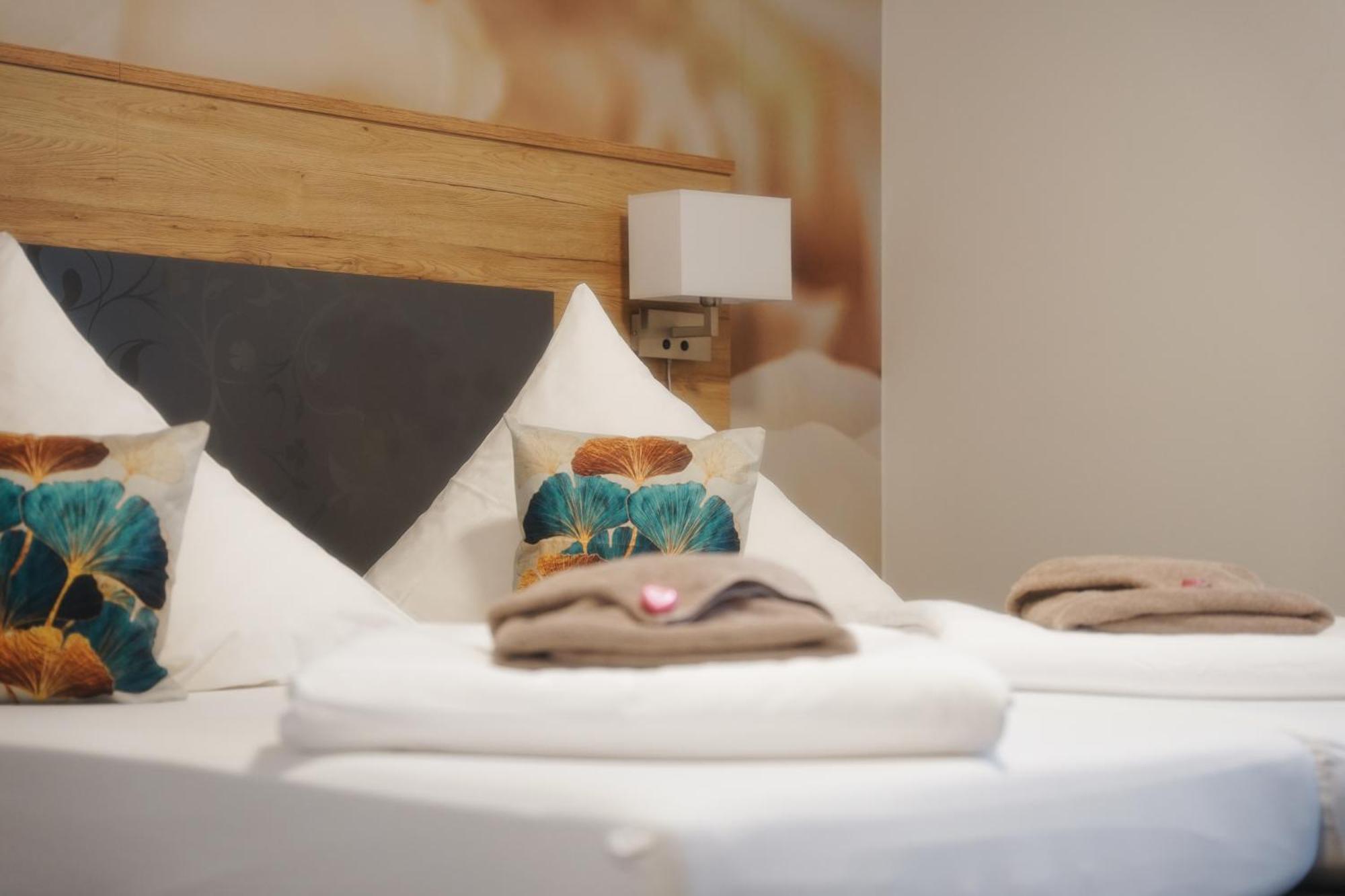 Outlet Hotel Метцинген Экстерьер фото