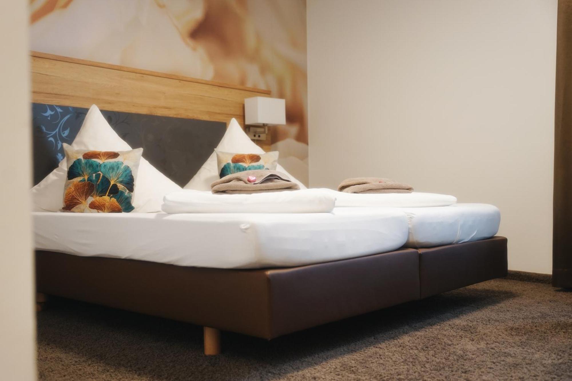 Outlet Hotel Метцинген Экстерьер фото
