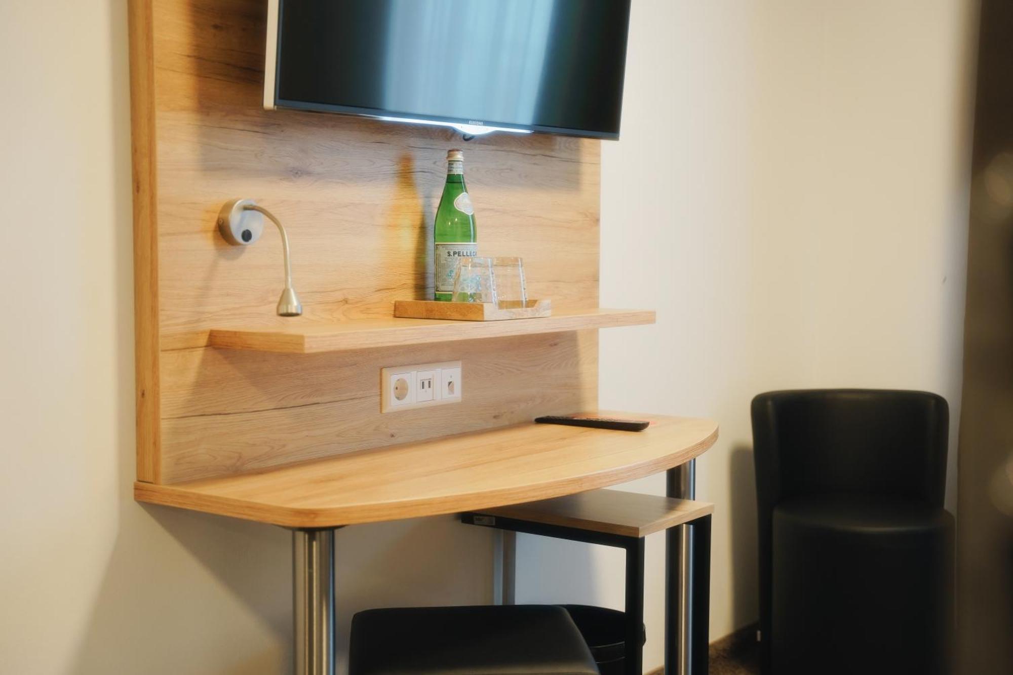 Outlet Hotel Метцинген Экстерьер фото